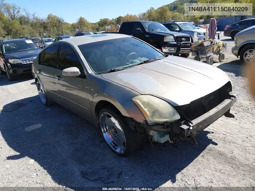 1N4BA41E15C840209 — 2005 Nissan Maxima, задняя часть, фото до ремонта