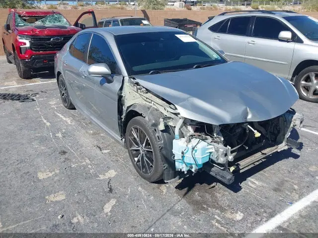 4T1G11AK9NU028070 — 2022 Toyota Camry SE, Front End, фото до ремонта