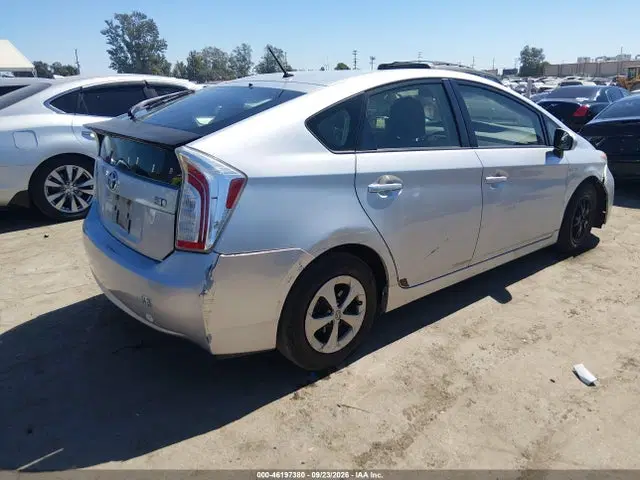 2015 Toyota Prius Five/four/persona Series Special Edition/three/two VIN JTDKN3DU8F1992612 фото 4