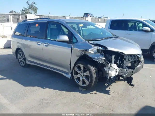 5TDXZ3DC3JS925137 — 2018 Toyota Sienna SE 8 Passenger, Передняя часть (Front End), фото до ремонта