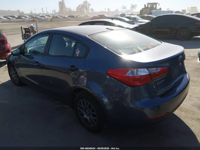 2016 KIA FORTE LX VIN KNAFK4A64G5562086 фото 3
