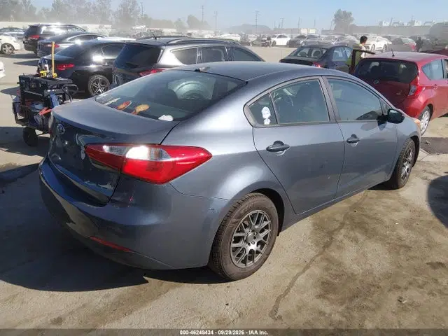 2016 KIA FORTE LX VIN KNAFK4A64G5562086 фото 4