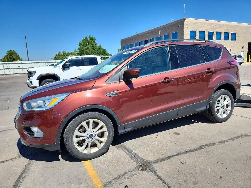 1FMCU9HD9JUA71894 — 2018 Ford Escape, Передняя часть, фото до ремонта