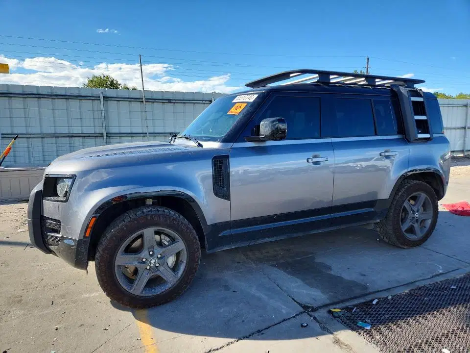 SALE37RU4N2100747 — 2022 Land Rover Defender, Вандализм, фото до ремонта