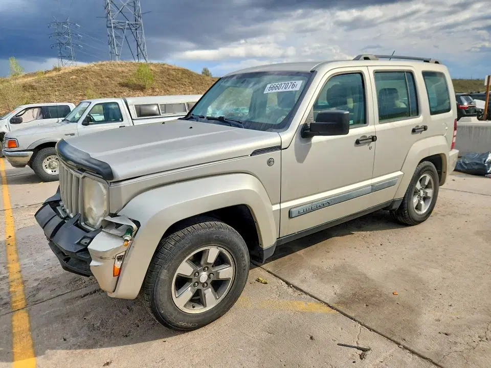 1J8GN28K38W218260 — 2008 Jeep Liberty, Передняя часть (Front End), фото до ремонта
