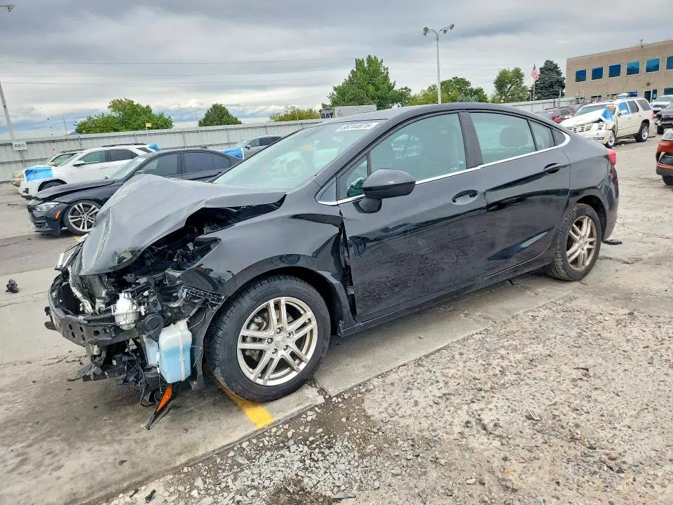 1G1BE5SM3J7167543 — 2018 Chevrolet Cruze, FRONT END, фото до ремонта