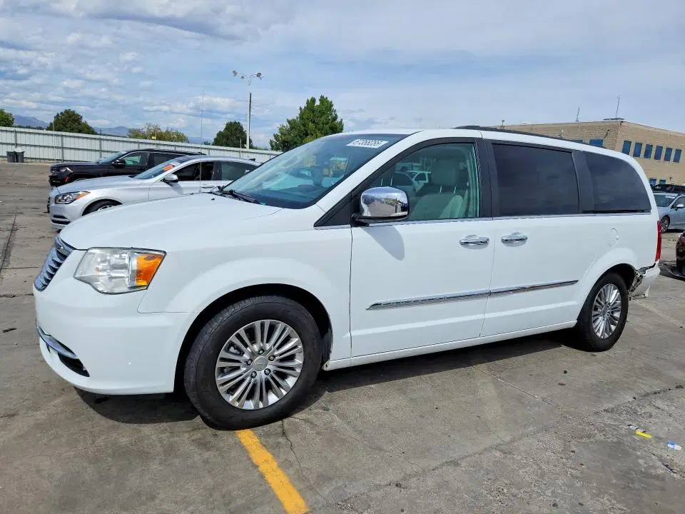 2C4RC1CGXGR223210 — 2016 Chrysler Town & Country, REAR END, фото до ремонта