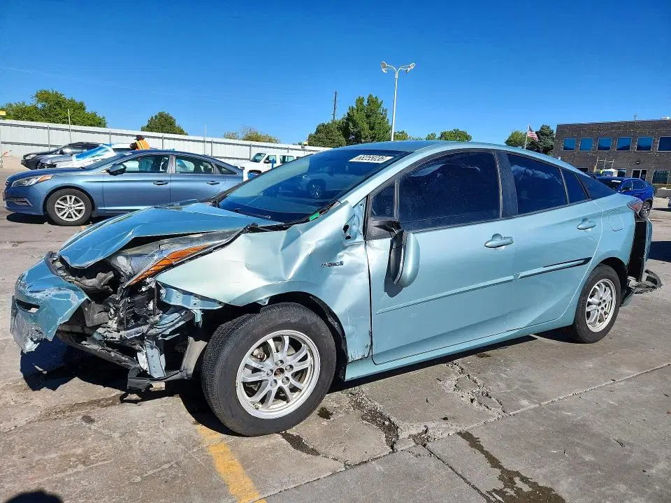 JTDKBRFU8G3509571 — 2016 Toyota Prius, Передняя часть, фото до ремонта