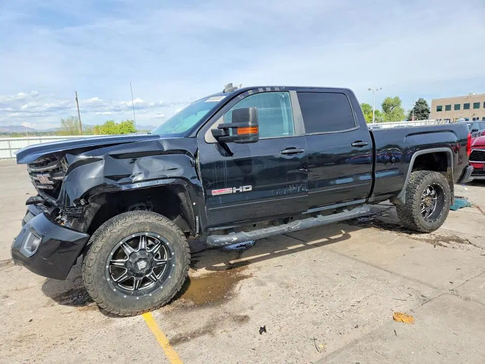 1GT12TEG2JF193045 — 2018 GMC Sierra, Передняя часть, фото до ремонта