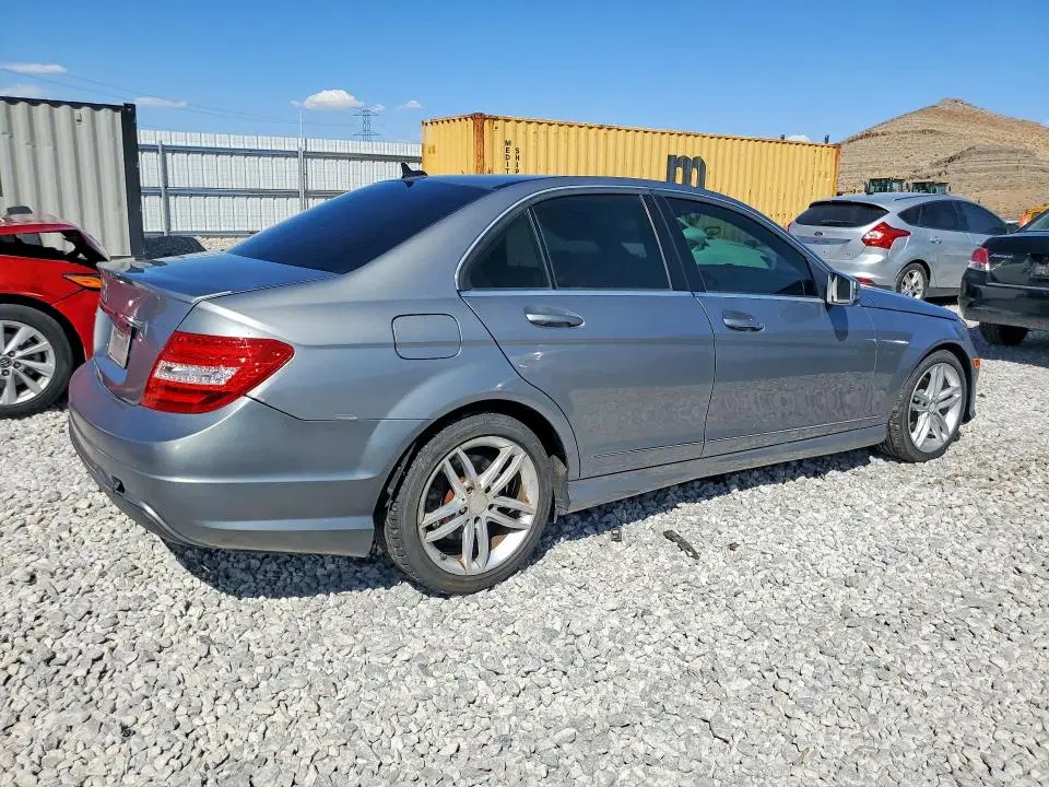 2014 Mercedes-Benz C VIN WDDGF4HB0EA968035 фото 3