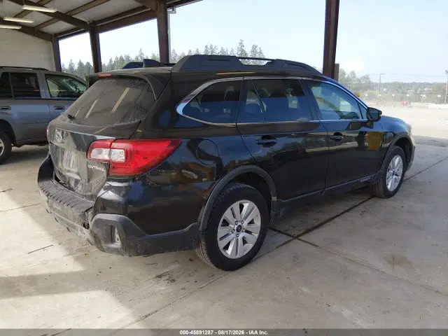 2018 Subaru Outback 2.5i Premium VIN 4S4BSAFC3J3242576 фото 4