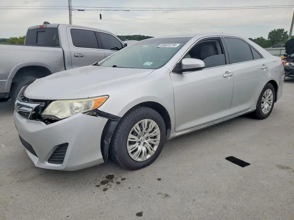4T4BF1FK8ER411900 — 2014 Toyota Camry, передняя часть, фото до ремонта