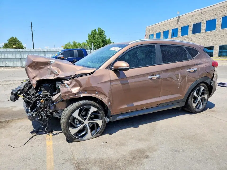 KM8J3CA23GU163267 — 2016 Hyundai Tucson, передняя часть, фото до ремонта