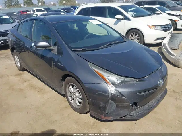 JTDKBRFUXG3016572 — 2016 Toyota Prius Two, Front & Rear, фото до ремонта