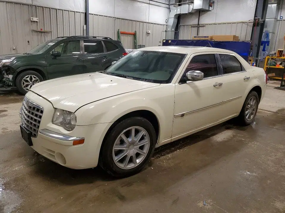 2C3LK63H48H272140 — 2008 Chrysler 300C, SIDE, фото до ремонта