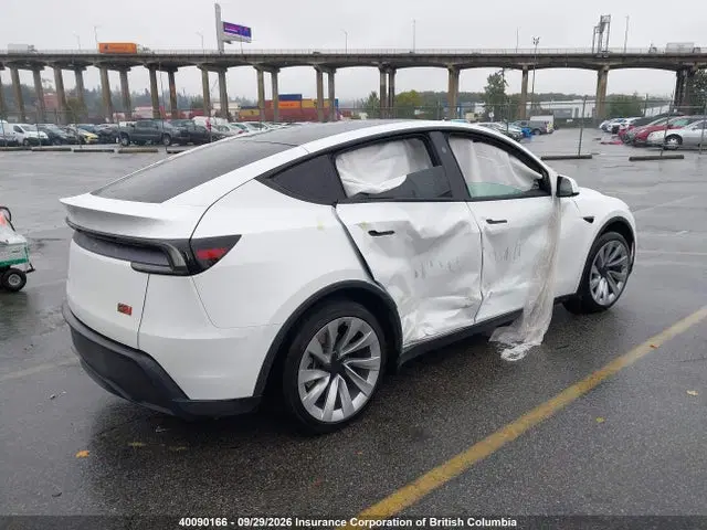 2026 Tesla Model Y VIN 7SAYGDEE3TF323042 фото 4