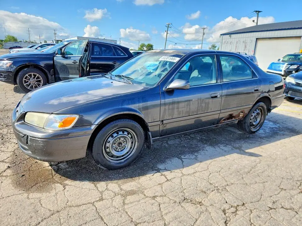 JT2BG22K9Y0530650 — 2000 Toyota Camry, Задняя часть, фото до ремонта