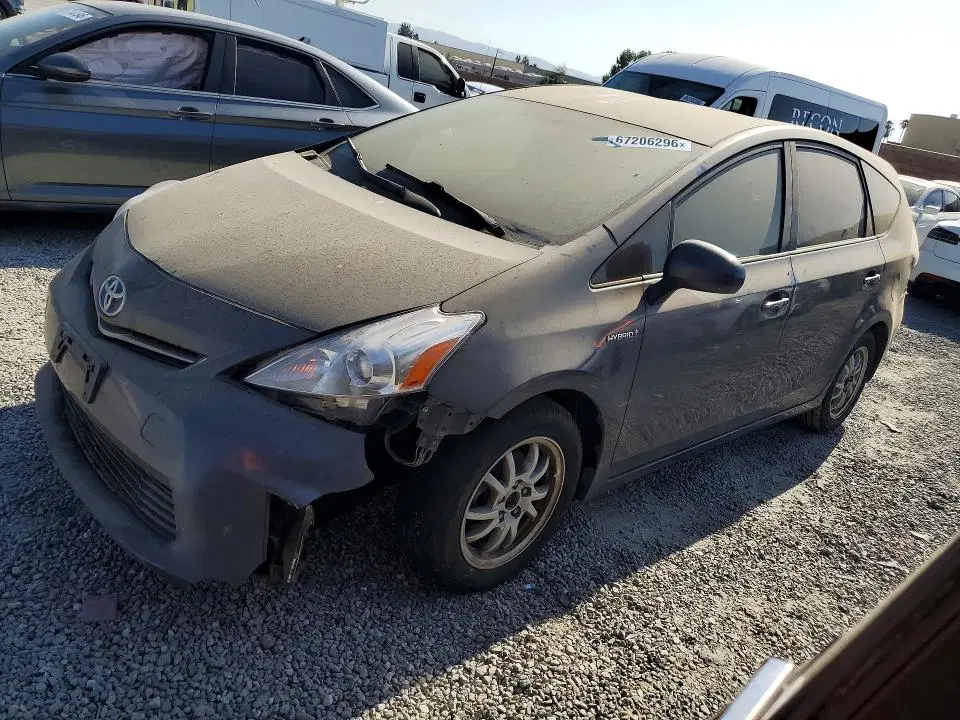 JTDZN3EU2E3335157 — 2014 Toyota Prius V, Front End, фото до ремонта