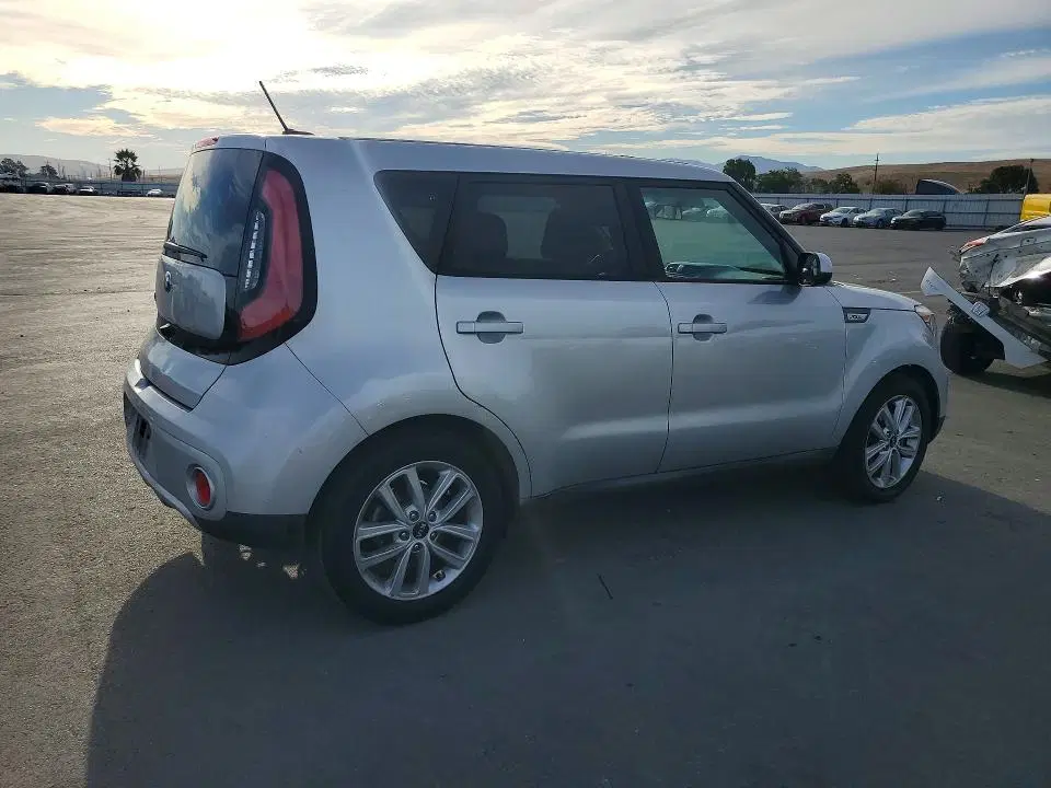 2017 KIA Soul VIN KNDJP3A52H7497809 фото 3