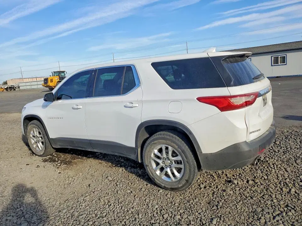 2018 Chevrolet Traverse VIN 1GNEREKW1JJ146985 фото 2