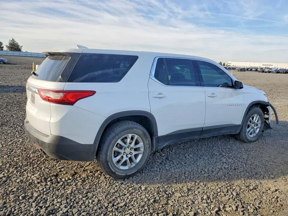 2018 Chevrolet Traverse VIN 1GNEREKW1JJ146985 фото 3