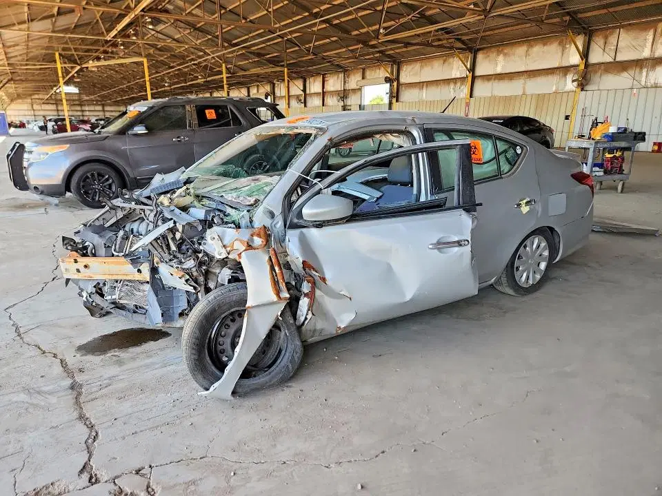 3N1CN7AP2KL850403 — 2019 Nissan Versa, Front End, фото до ремонта