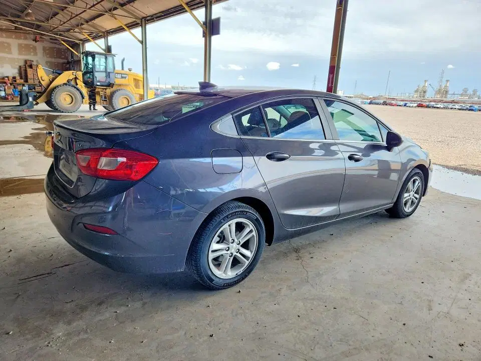 2017 Chevrolet Cruze VIN 1G1BE5SM6H7260017 фото 3