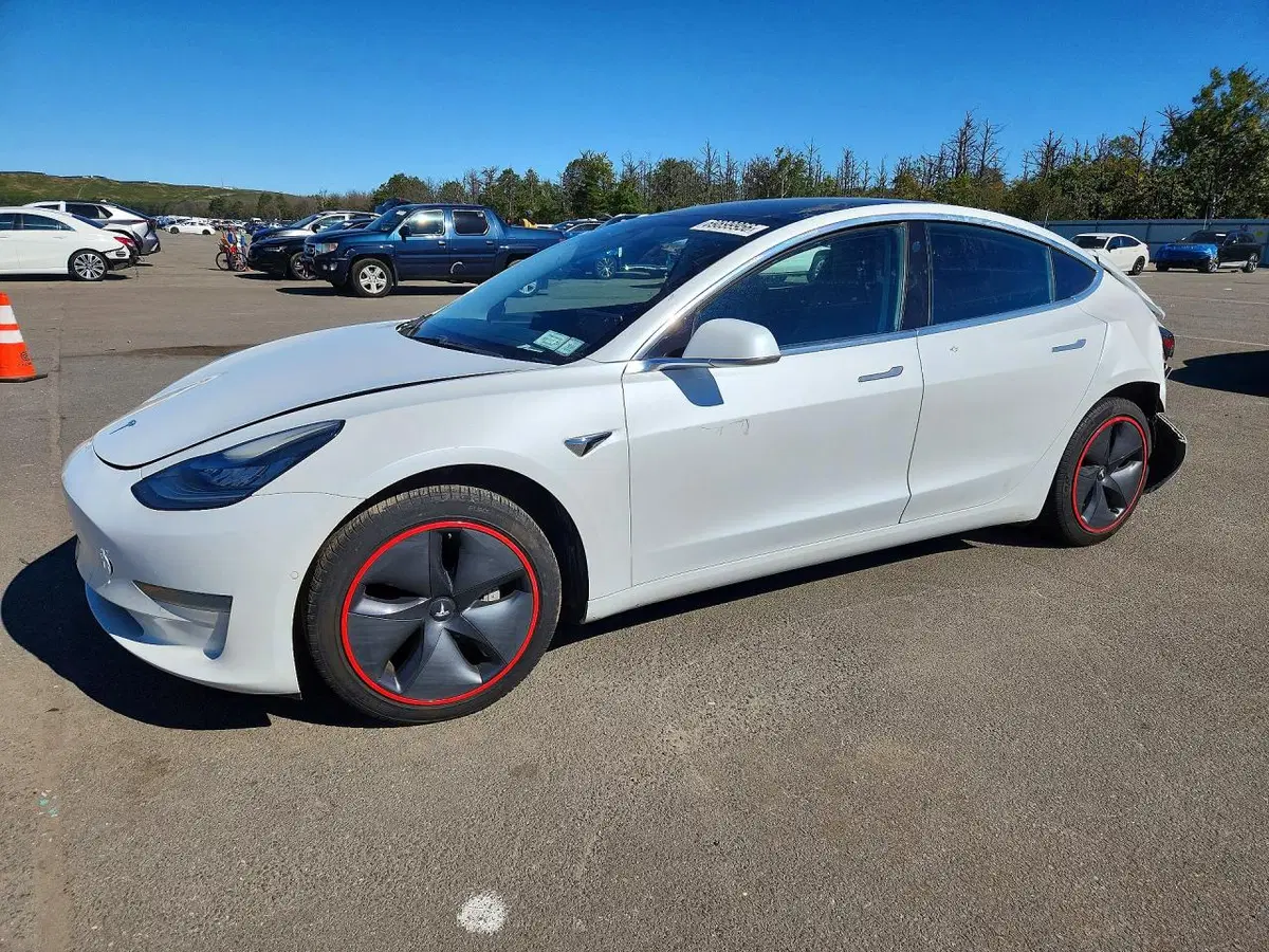 5YJ3E1EA5KF447532 — 2019 Tesla Model 3, задняя часть, фото до ремонта