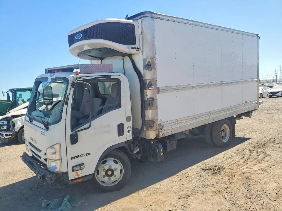 JALE5W16XN7300283 — 2022 Isuzu NRR, Передняя часть (Front End), фото до ремонта