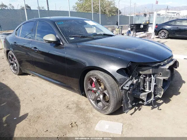 ZARFAECNXH7549922 — 2017 Alfa Romeo Giulia Ti Rwd, Front End, фото до ремонта