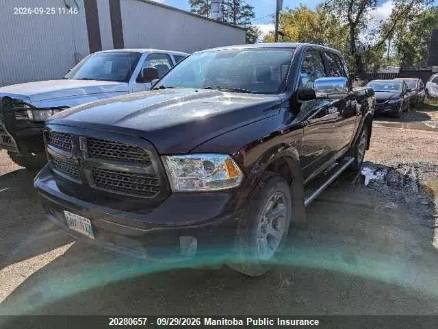 2015 Dodge Ram 1500 Laramie Crew Cab VIN 1C6RR7NM4FS568774 фото 2