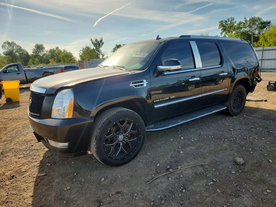 1GYS4HEF8BR146292 — 2011 Cadillac Escalade, задняя часть, фото до ремонта