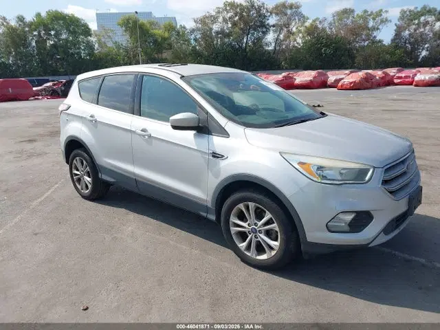 1FMCU0GDXHUA33159 — 2017 Ford Escape SE, Normal Wear & Tear, фото до ремонта