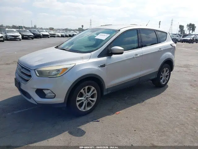 2017 Ford ESCAPE SE VIN 1FMCU0GDXHUA33159 фото 2