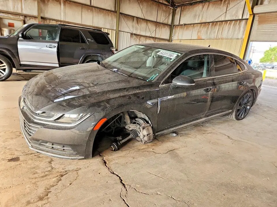WVWBR7AN8KE000819 — 2019 Volkswagen Arteon, Передняя часть, фото до ремонта