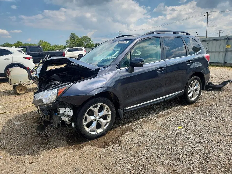 JF2SJAWC2JH601704 — 2018 Subaru Forester, Передняя часть, фото до ремонта