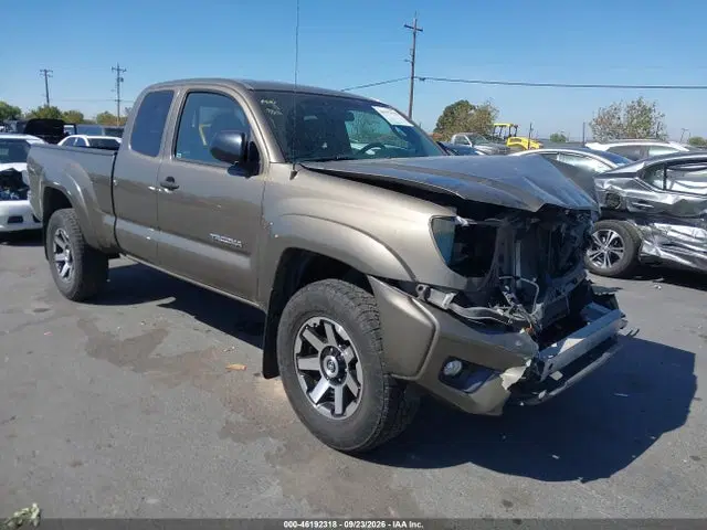 5TFTU4GN8FX084417 — 2015 Toyota Tacoma Prerunner V6, Передняя часть (Front End), фото до ремонта
