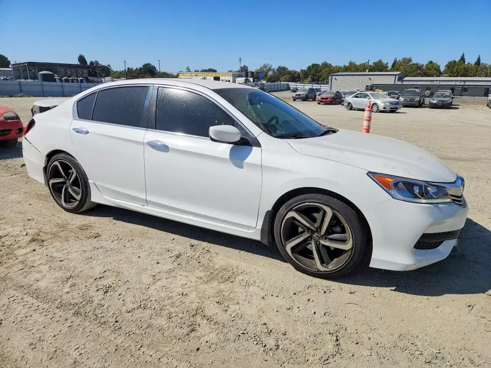 2016 Honda Accord VIN 1HGCR2F51GA188597 фото 4