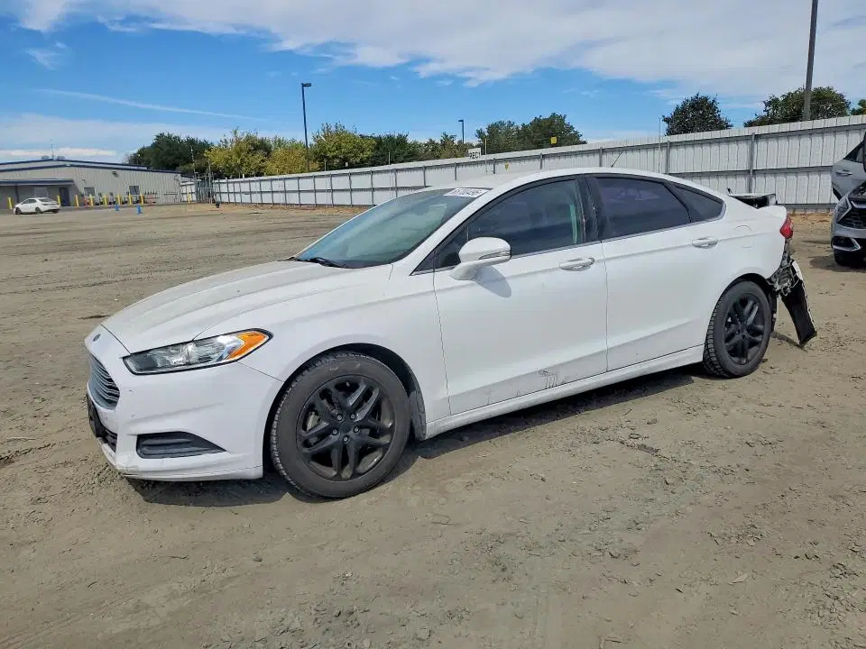 3FA6P0H70GR282339 — 2016 Ford Fusion, Задняя часть, фото до ремонта