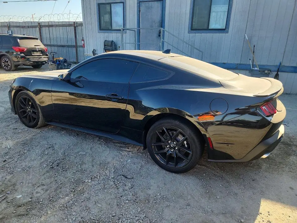2026 Ford Mustang VIN 1FA6P8TH6T5101577 фото 2