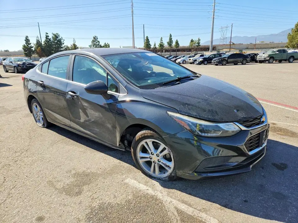 2018 Chevrolet Cruze VIN 1G1BE5SM7J7192820 фото 4