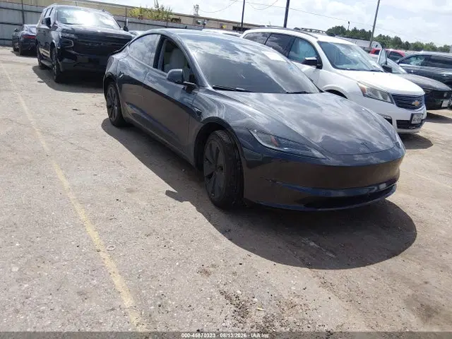 5YJ3E1EA2TF136271 — 2026 Tesla Model 3, Левый бок (Left Side), фото до ремонта