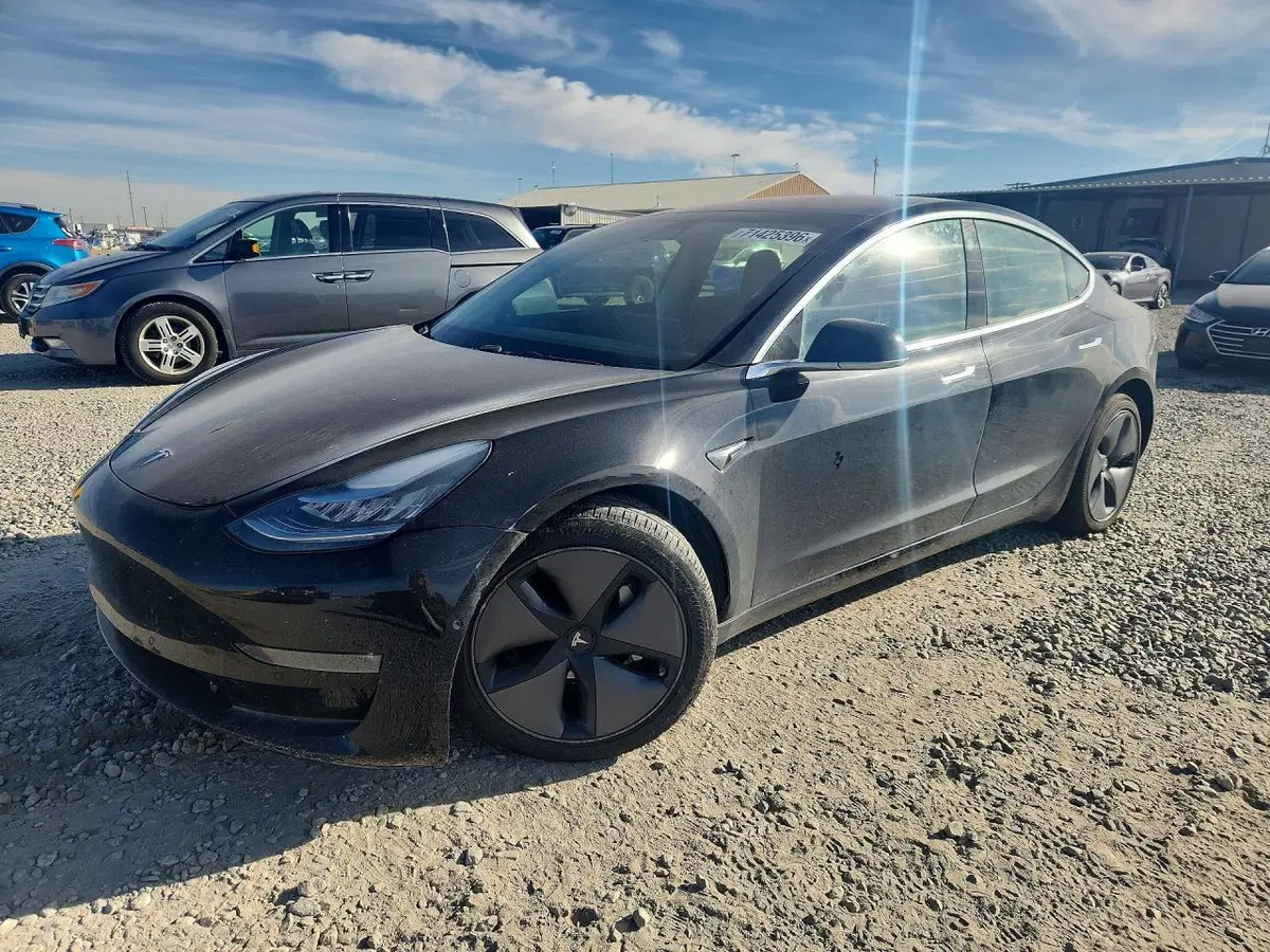 5YJ3E1EB7KF208671 — 2019 Tesla Model 3, Сторона, фото до ремонта