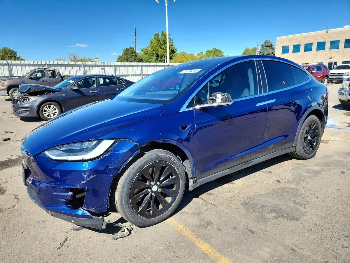 5YJXCBE27HF053979 — 2017 Tesla Model X, передняя часть, фото до ремонта