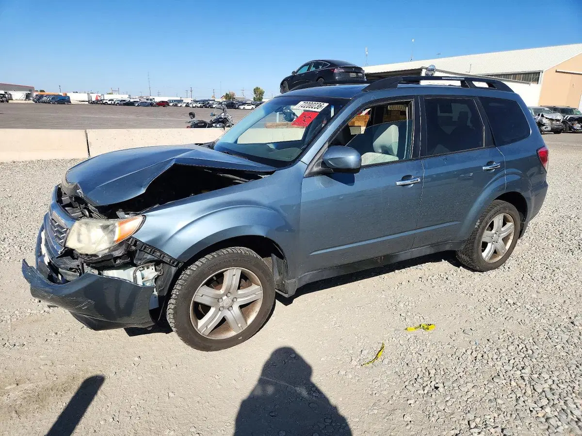 JF2SH6CC1AH750232 — 2010 Subaru Forester, передняя часть, фото до ремонта