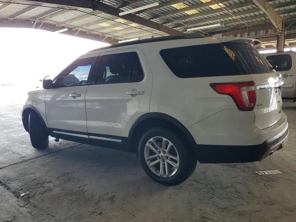 2017 Ford Explorer VIN 1FM5K7D81HGA61221 фото 2