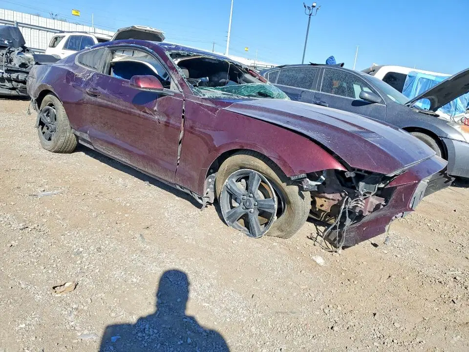 2018 Ford Mustang VIN 1FA6P8TH8J5185074 фото 4