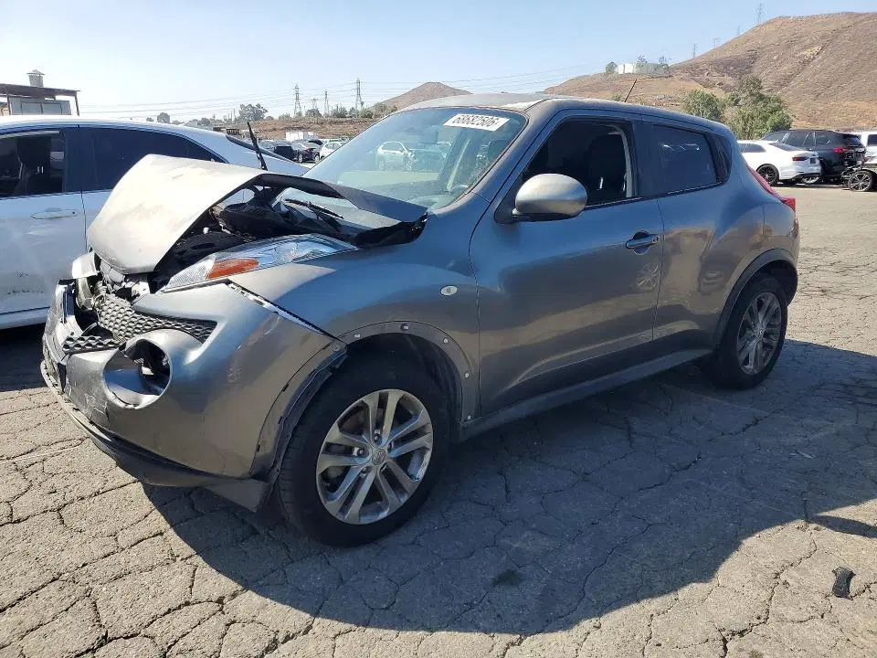 JN8AF5MRXET355163 — 2014 Nissan Juke, Front End, фото до ремонта