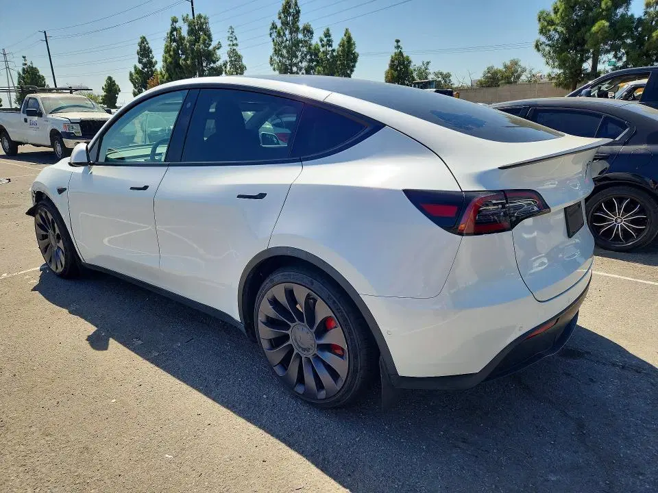 2022 Tesla Model Y VIN 7SAYGDEF2NF336750 фото 2