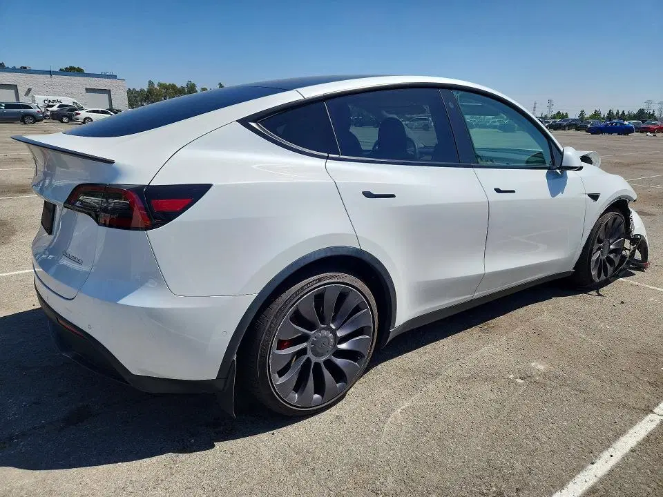 2022 Tesla Model Y VIN 7SAYGDEF2NF336750 фото 3